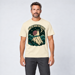 Mann trägt Hütte hab ich dabei – T-Shirt Unisex in Natur, Ansicht von vorn