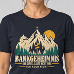 Nahaufnahme des Drucks: Bankgeheimnis – T-Shirt Unisex in Navy, von einer Frau getragen