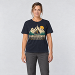 Frau trägt Bankgeheimnis – T-Shirt Unisex in Navy, Ansicht von vorn