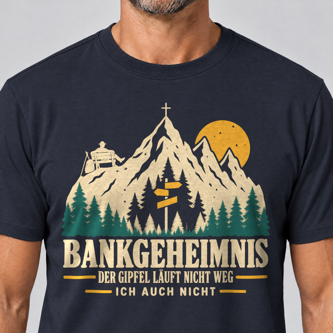 Nahaufnahme des Drucks: Bankgeheimnis – T-Shirt Unisex in Navy, von einem Mann getragen