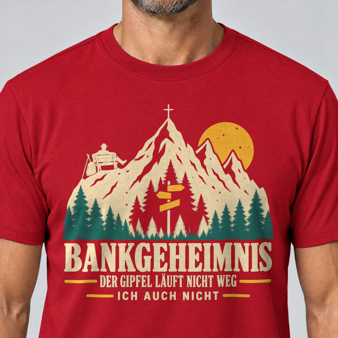 Nahaufnahme des Drucks: Bankgeheimnis – T-Shirt Unisex in Rot, von einem Mann getragen