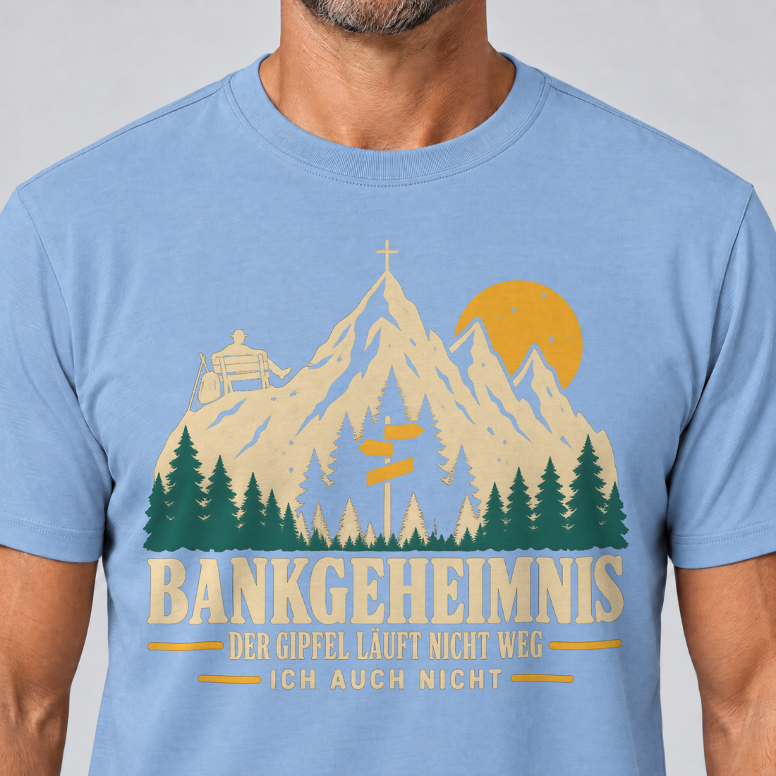 Nahaufnahme des Drucks: Bankgeheimnis – T-Shirt Unisex in Himmelblau, von einem Mann getragen