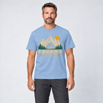 Mann trägt Bankgeheimnis – T-Shirt Unisex in Himmelblau, Ansicht von vorn