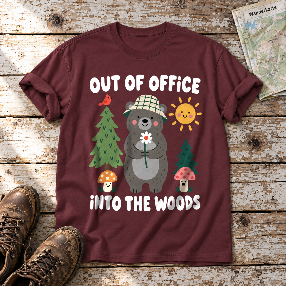 Out of Office – into the Woods – T-Shirt Unisex in Bordeaux, flach liegend auf alten Holzbrettern mit Wanderschuhen und Wanderkarte.