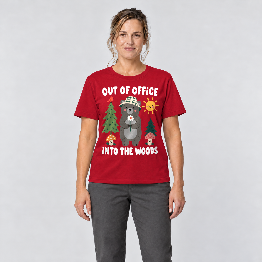 Frau trägt Out of Office – into the Woods – T-Shirt Unisex in Rot, Ansicht von vorn