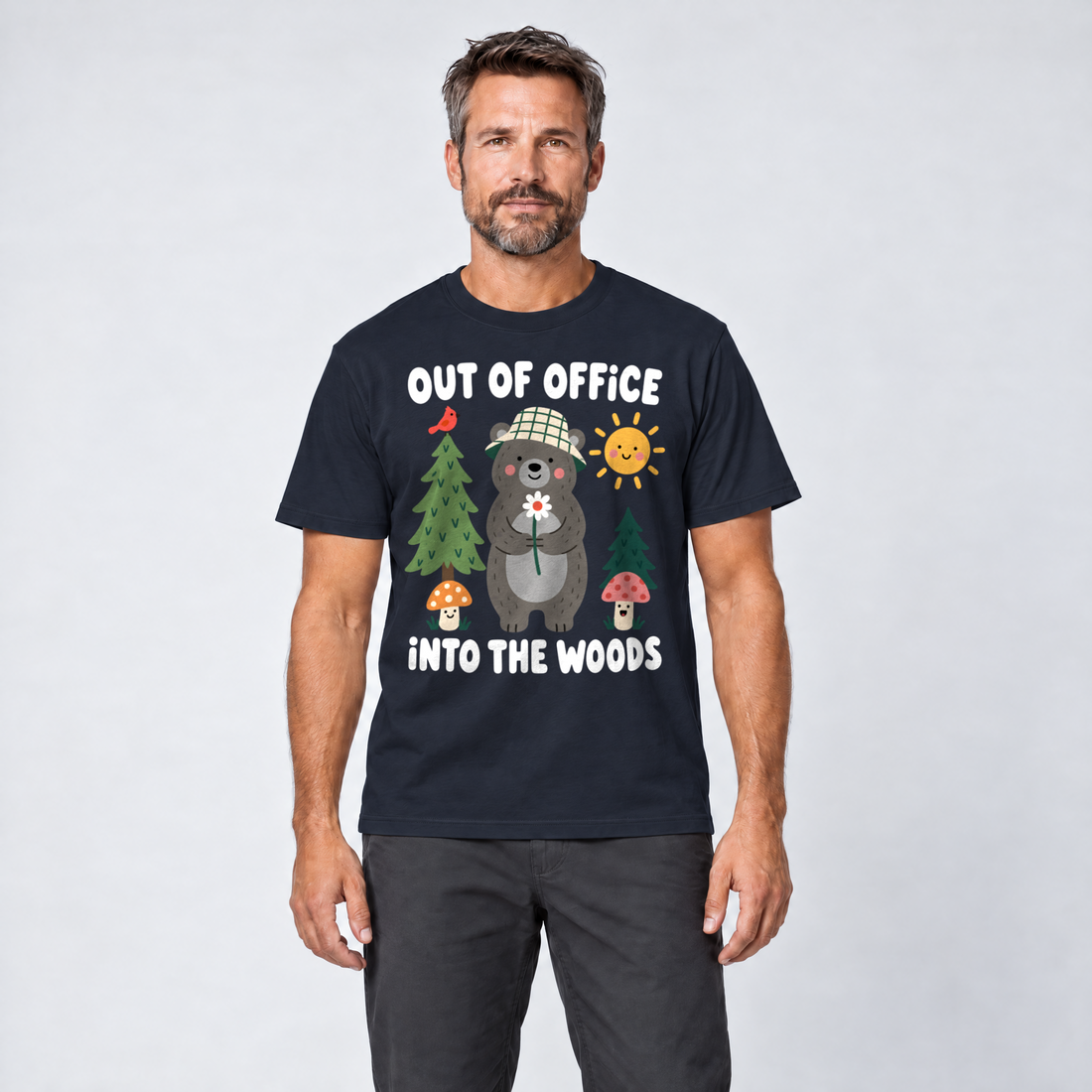 Mann trägt Out of Office – into the Woods – T-Shirt Unisex in Navy, Ansicht von vorn