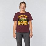 Frau trägt Hinter jedem Baum ist frei – T-Shirt Unisex in Bordeaux, Ansicht von vorn