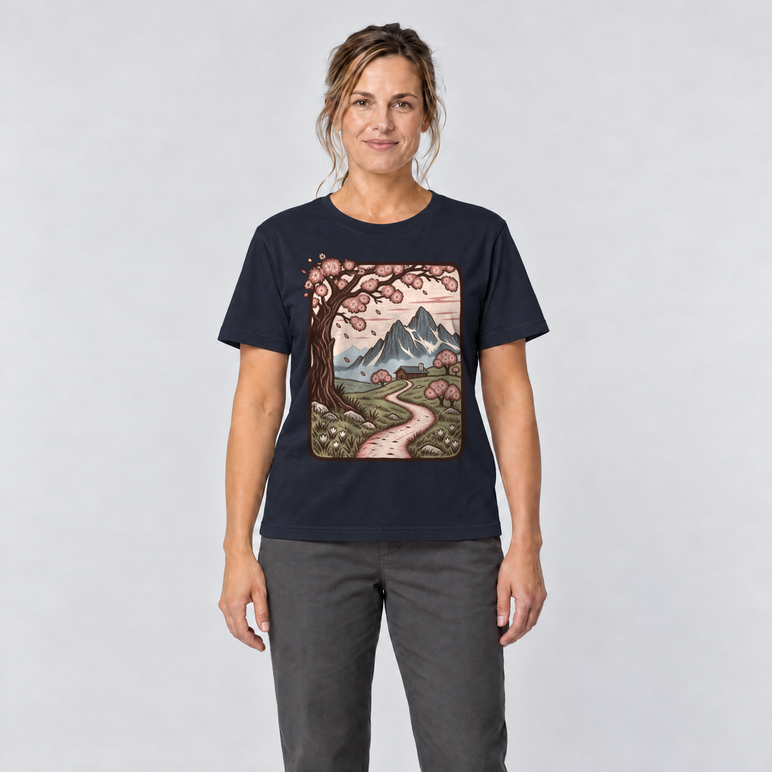 Frau trägt Almweg zur Hütte – T-Shirt Unisex in Navy, Ansicht von vorn