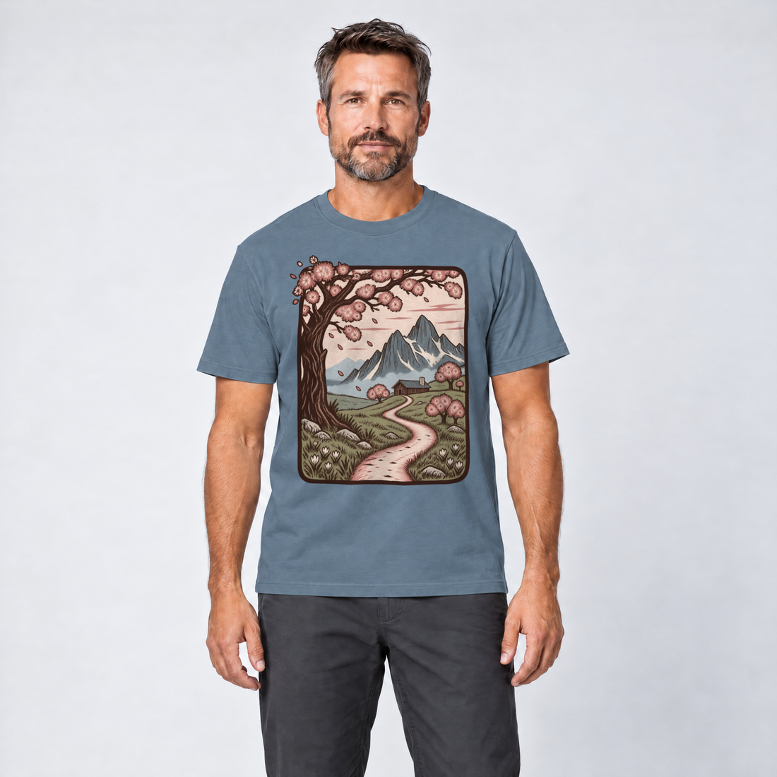 Mann trägt Almweg zur Hütte – T-Shirt Unisex in Steinblau, Ansicht von vorn
