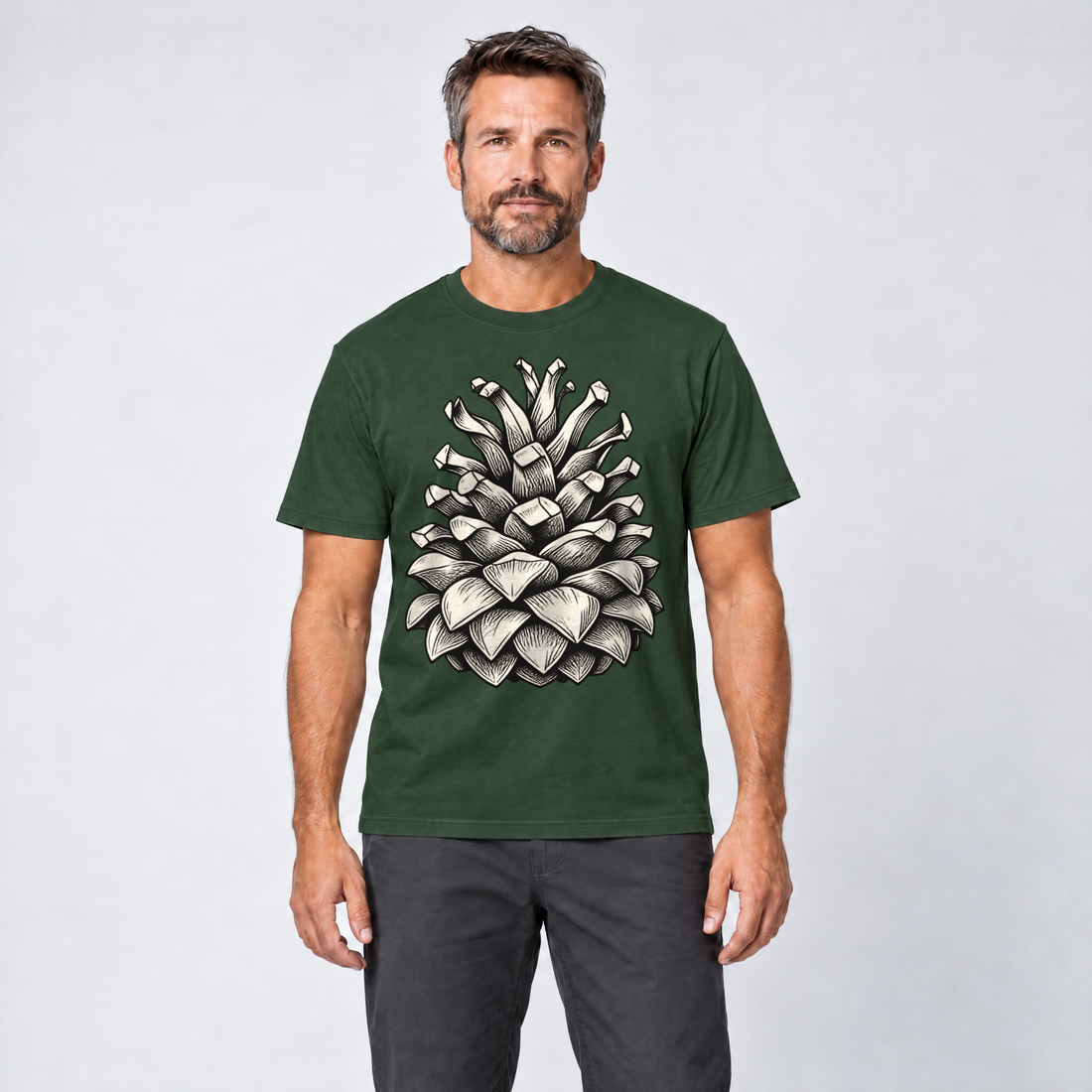 Mann trägt Kiefernzapfen – T-Shirt Unisex in Flaschengrün, Ansicht von vorn