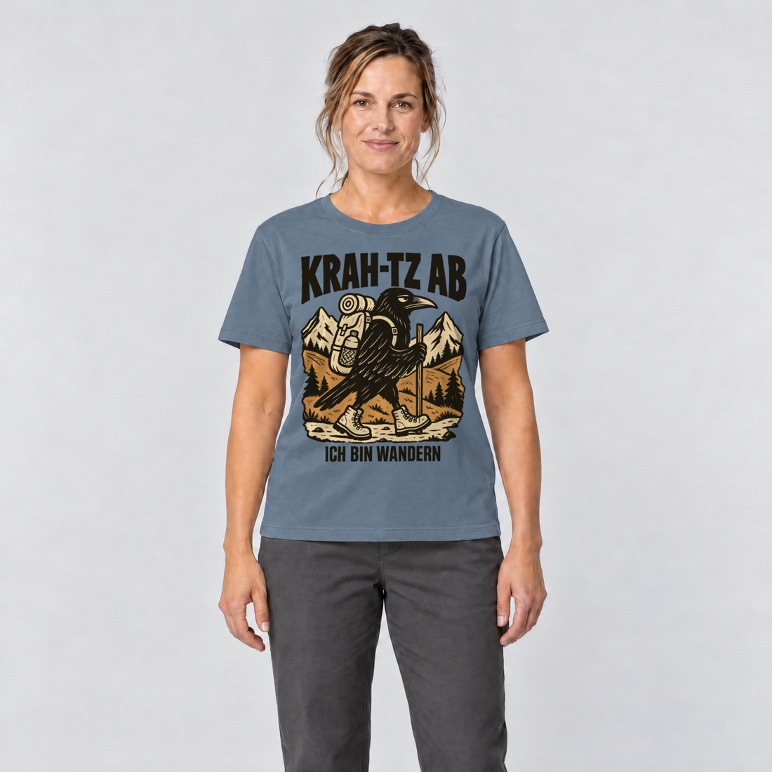 Frau trägt Krah-tz ab – T-Shirt Unisex in Steinblau, Ansicht von vorn