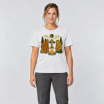 Frau trägt Bigfoot, Alien und Bär am Lagerfeuer – T-Shirt Unisex in Weiß, Ansicht von vorn