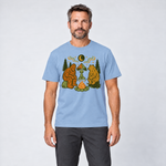Mann trägt Bigfoot, Alien und Bär am Lagerfeuer – T-Shirt Unisex in Himmelblau, Ansicht von vorn
