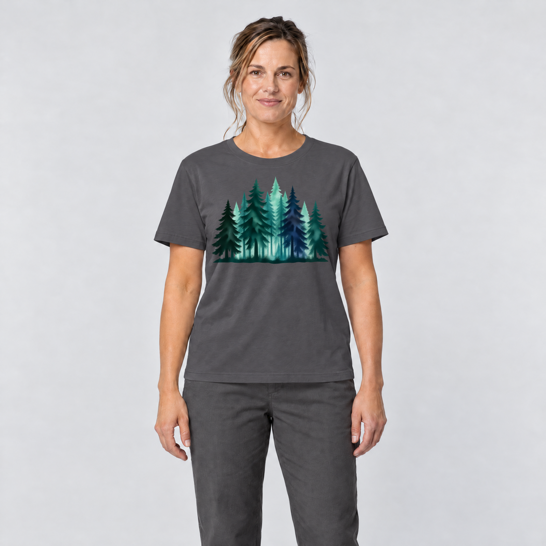 Frau trägt Nebelwald – T-Shirt Unisex in Dunkelgrau, Ansicht von vorn