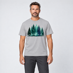 Mann trägt Nebelwald – T-Shirt Unisex in Hellgrau, Ansicht von vorn