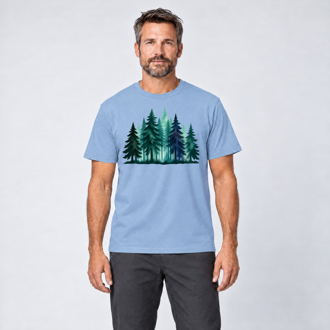 Mann trägt Nebelwald – T-Shirt Unisex in Himmelblau, Ansicht von vorn
