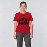 Frau trägt No rush – T-Shirt Unisex in Rot, Ansicht von vorn