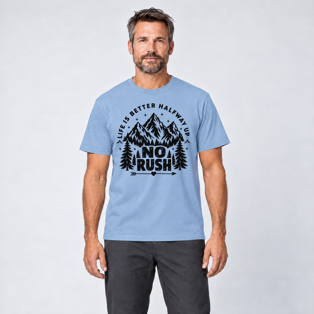 Mann trägt No rush – T-Shirt Unisex in Himmelblau, Ansicht von vorn