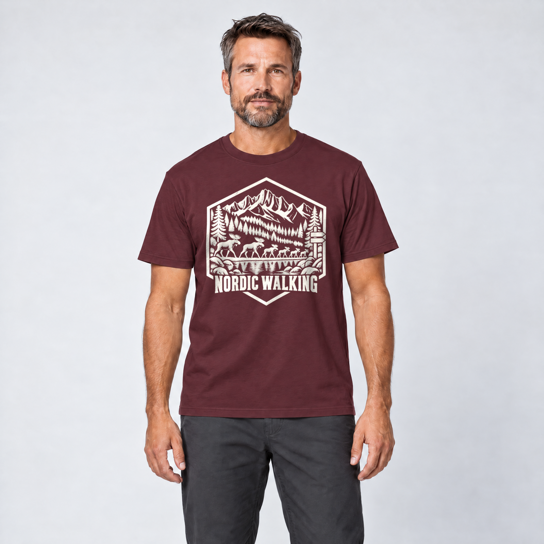 Mann trägt Nordic Walking – T-Shirt Unisex in Bordeaux, Ansicht von vorn