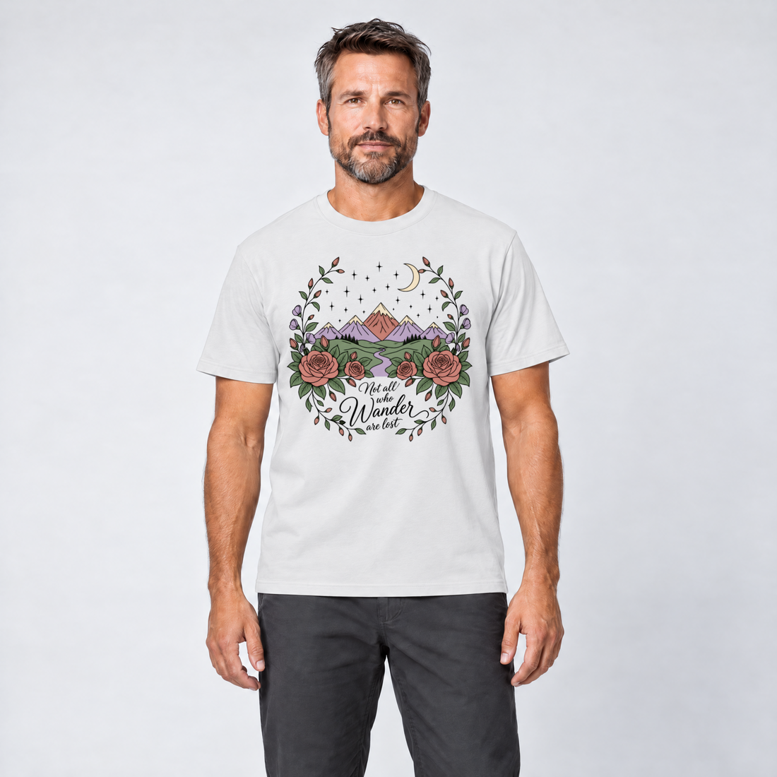 Mann trägt Not all who Wander are lost – T-Shirt Unisex in Weiß, Ansicht von vorn