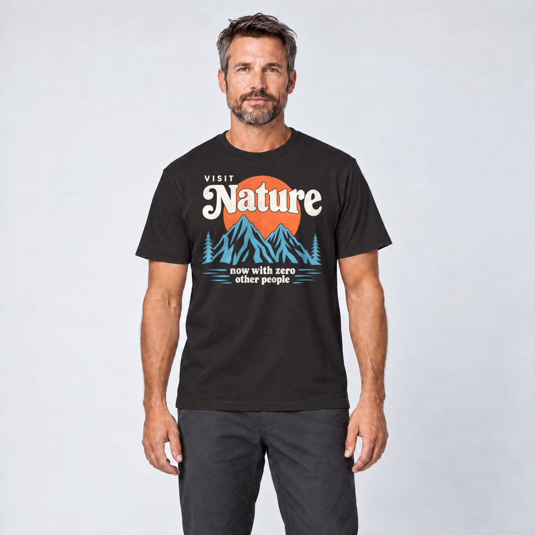 Mann trägt Now with zero other people – T-Shirt Unisex in Schwarz, Ansicht von vorn