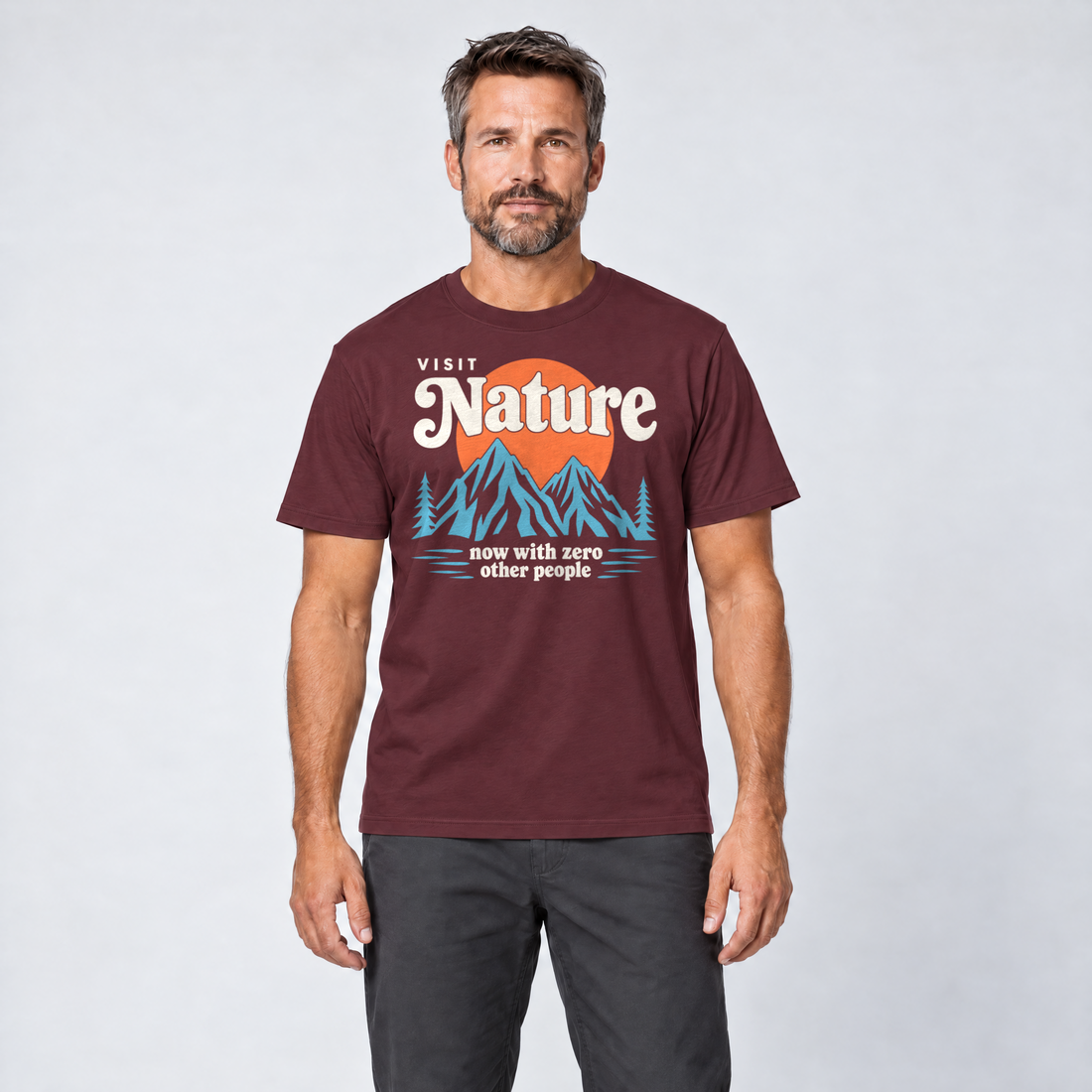Mann trägt Now with zero other people – T-Shirt Unisex in Bordeaux, Ansicht von vorn
