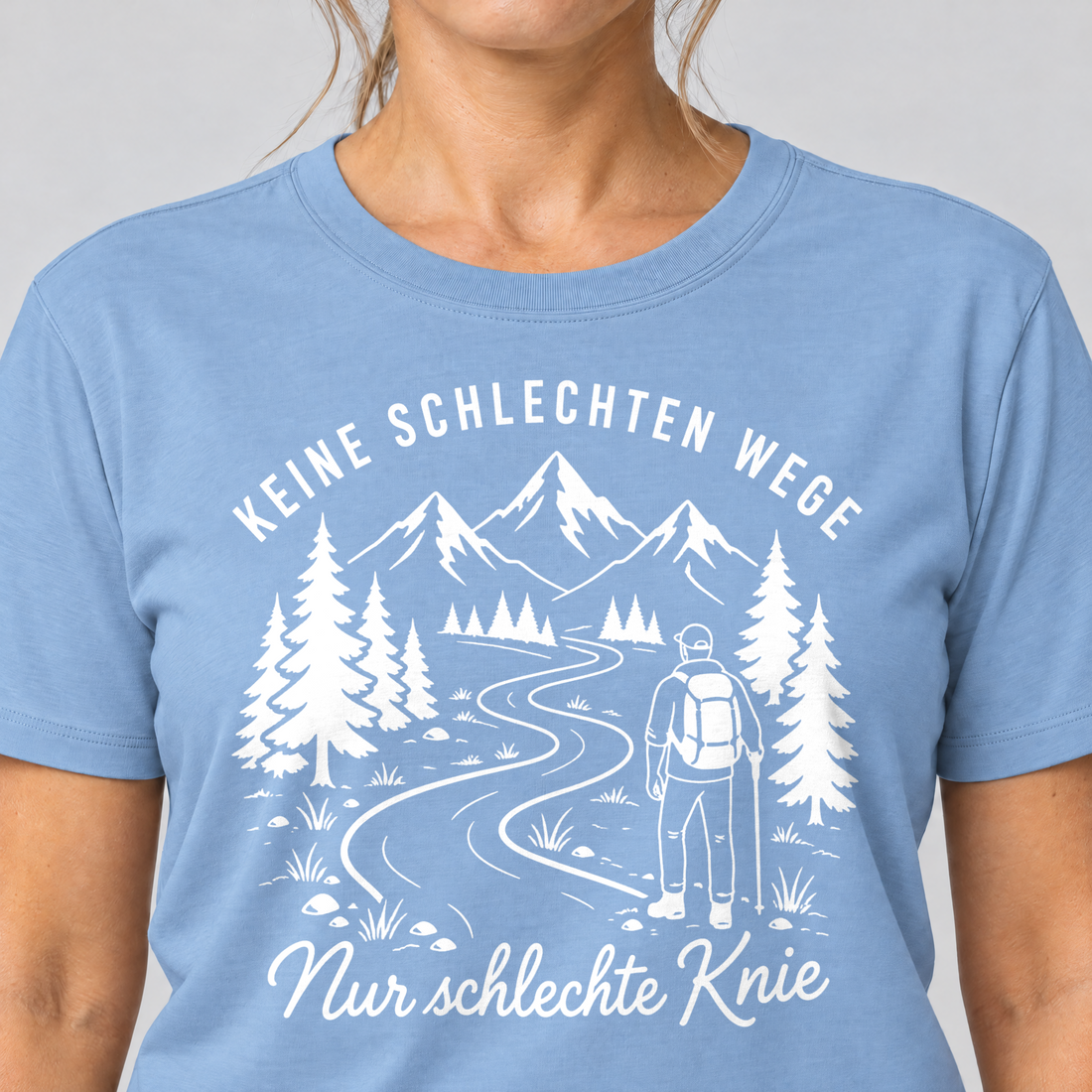Nahaufnahme des Drucks: Nur schlechte Knie – T-Shirt Unisex in Himmelblau, von einer Frau getragen