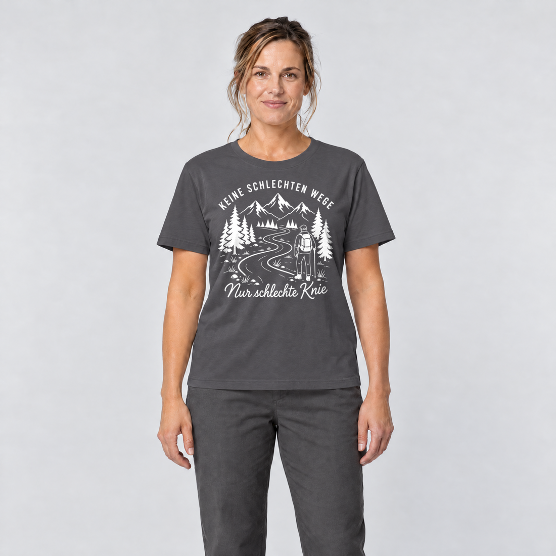 Frau trägt Nur schlechte Knie – T-Shirt Unisex in Dunkelgrau, Ansicht von vorn