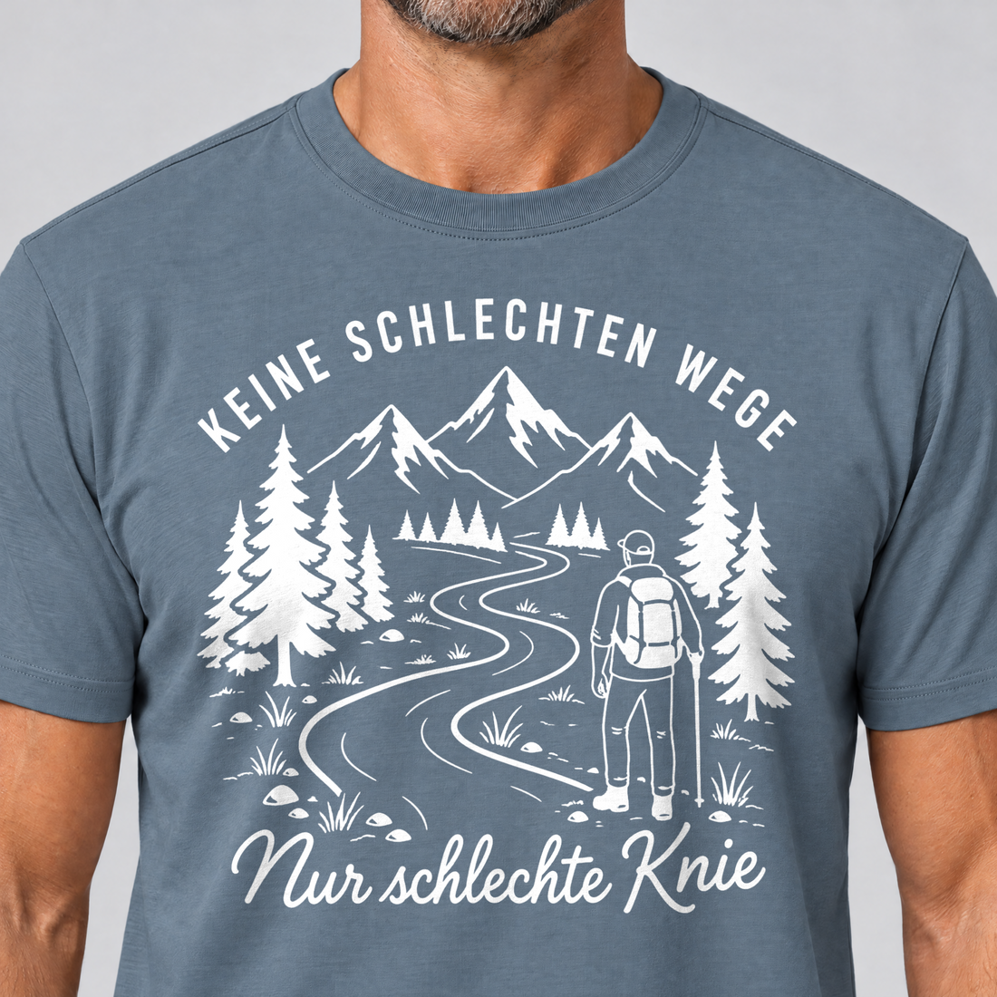 Nahaufnahme des Drucks: Nur schlechte Knie – T-Shirt Unisex in Steinblau, von einem Mann getragen