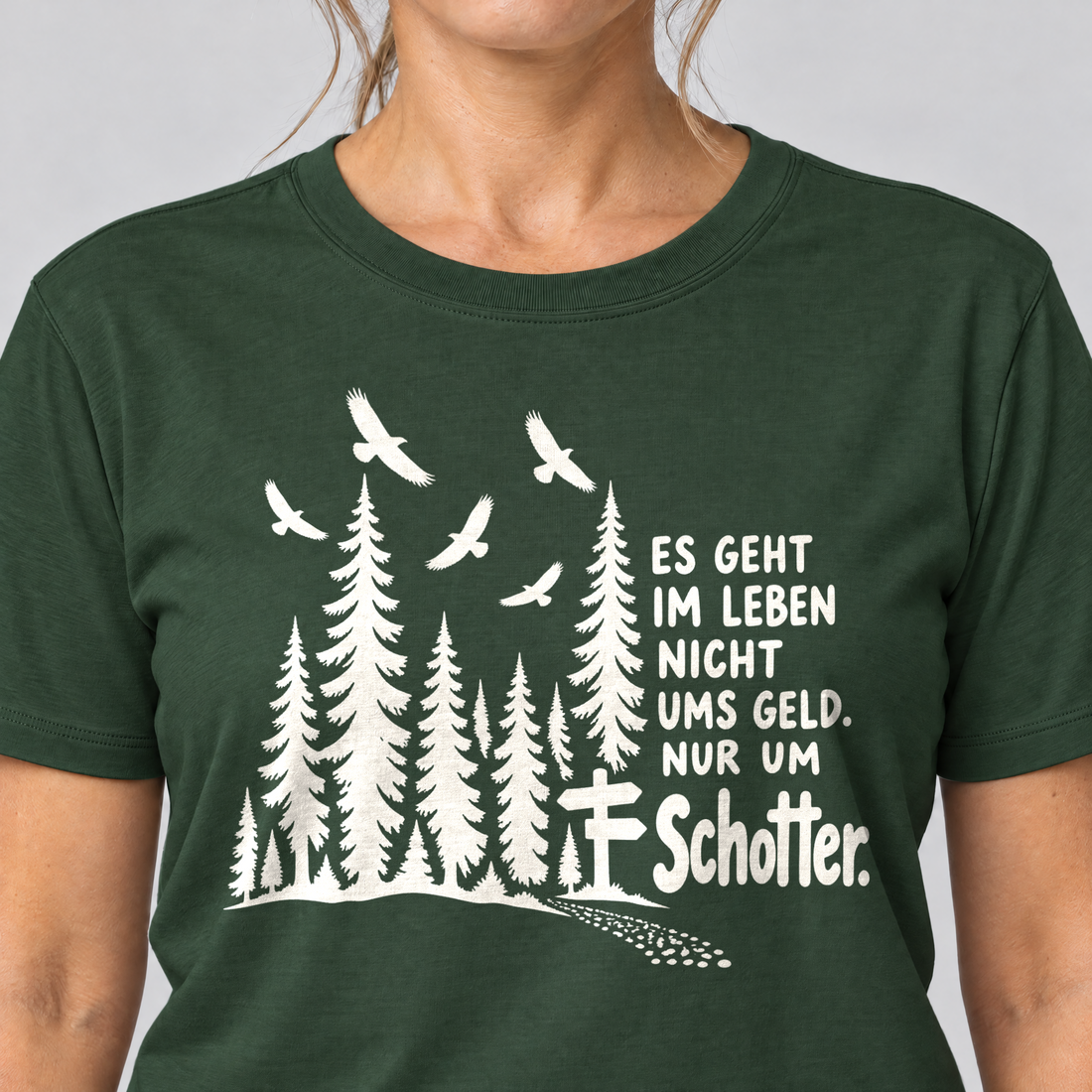 Nahaufnahme des Drucks: Nur um Schotter – T-Shirt Unisex in Flaschengrün, von einer Frau getragen