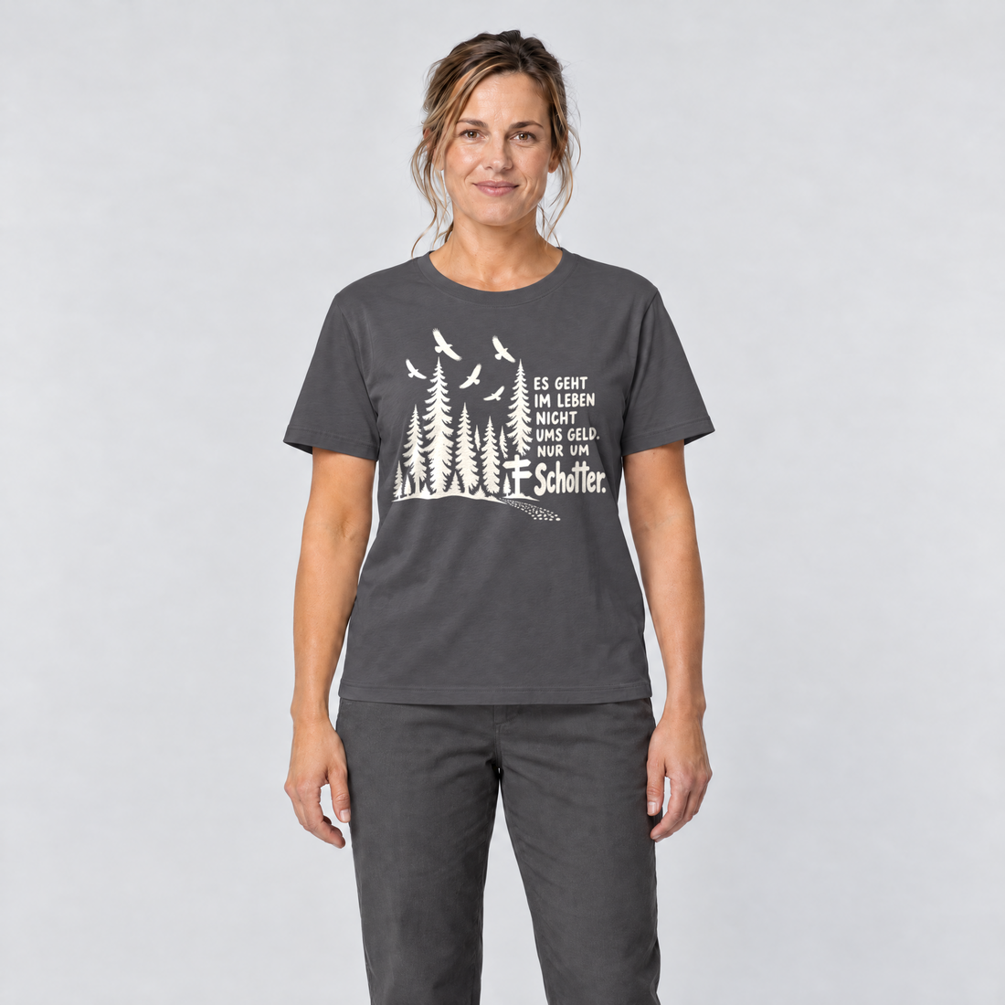 Frau trägt Nur um Schotter – T-Shirt Unisex in Dunkelgrau, Ansicht von vorn