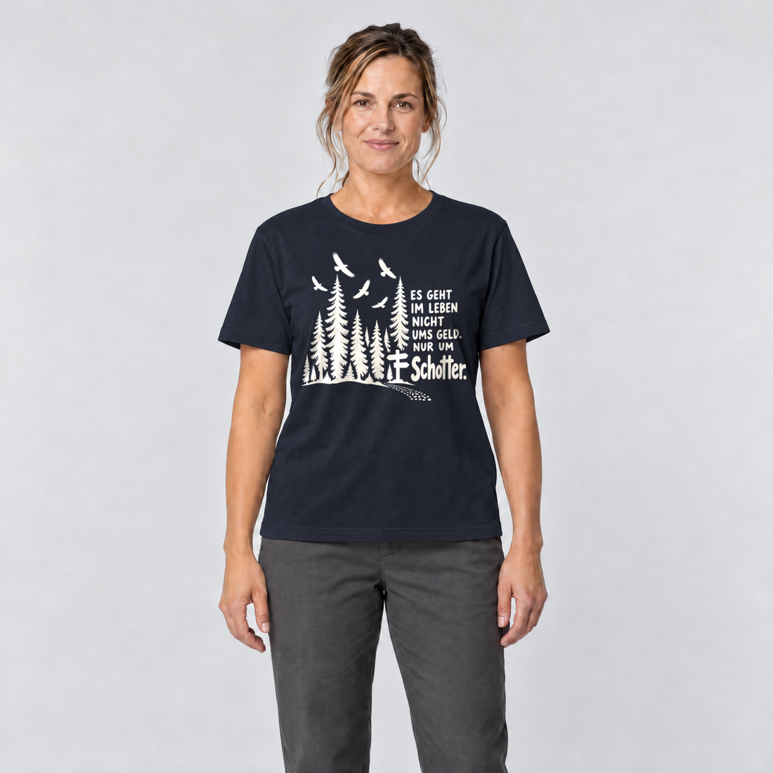 Frau trägt Nur um Schotter – T-Shirt Unisex in Navy, Ansicht von vorn