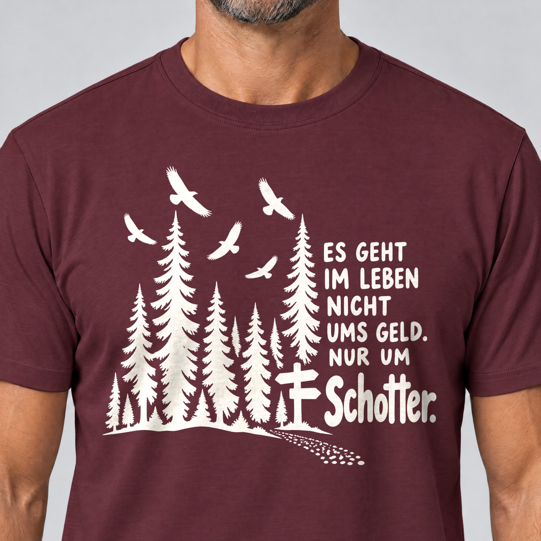 Nahaufnahme des Drucks: Nur um Schotter – T-Shirt Unisex in Bordeaux, von einem Mann getragen
