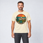 Mann trägt Oben ist Stau – T-Shirt Unisex in Natur, Ansicht von vorn