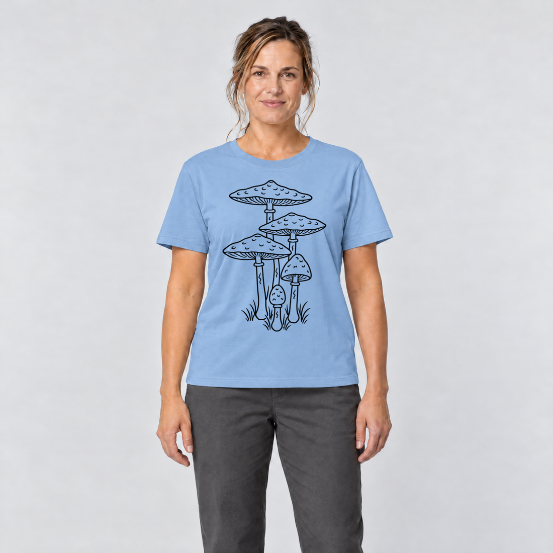 Frau trägt Parasolpilze – T-Shirt Unisex in Himmelblau, Ansicht von vorn