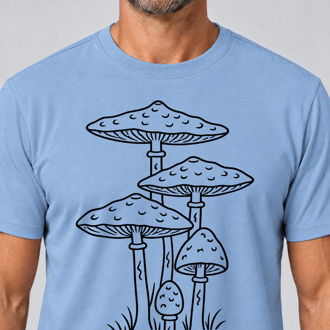 Nahaufnahme des Drucks: Parasolpilze – T-Shirt Unisex in Himmelblau, von einem Mann getragen
