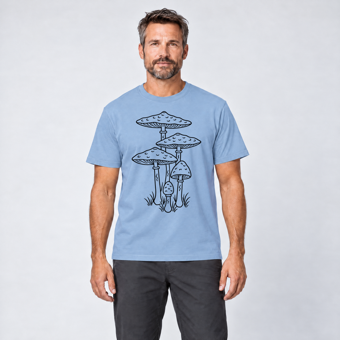 Mann trägt Parasolpilze – T-Shirt Unisex in Himmelblau, Ansicht von vorn