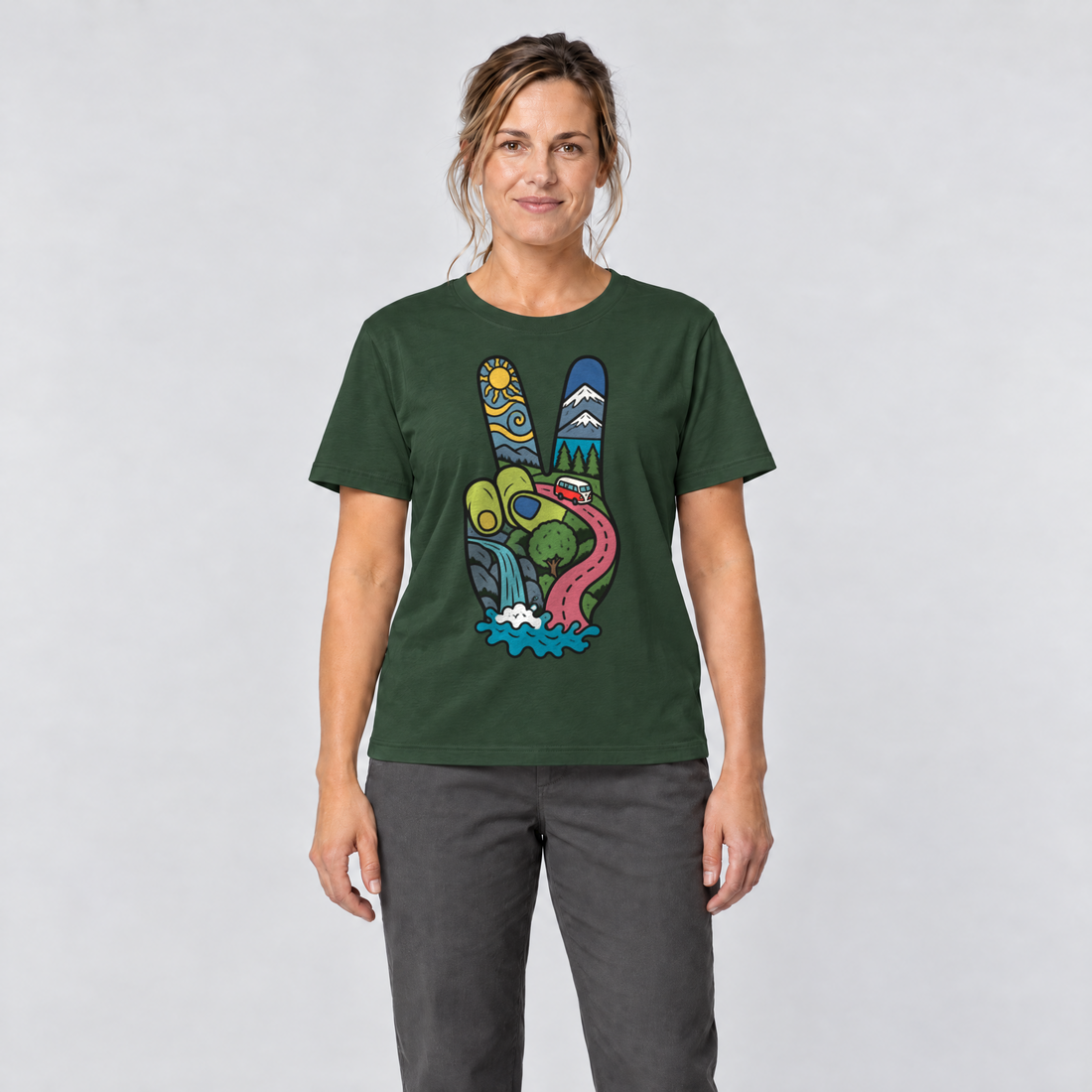Frau trägt Peace-Hand mit Landschaft – T-Shirt Unisex in Flaschengrün, Ansicht von vorn