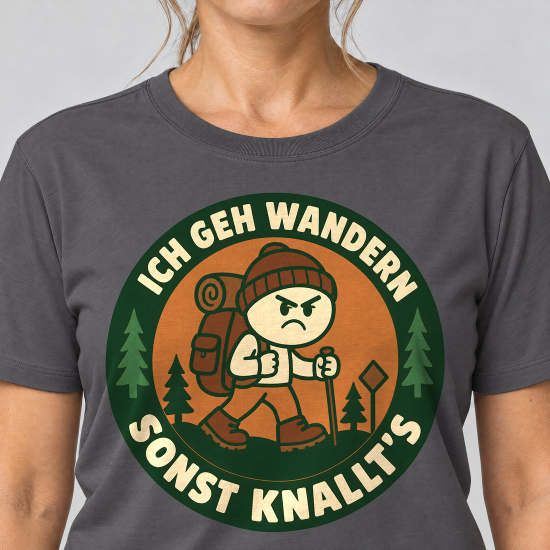 Nahaufnahme des Drucks: Sonst knallt’s – T-Shirt Unisex in Dunkelgrau, von einer Frau getragen