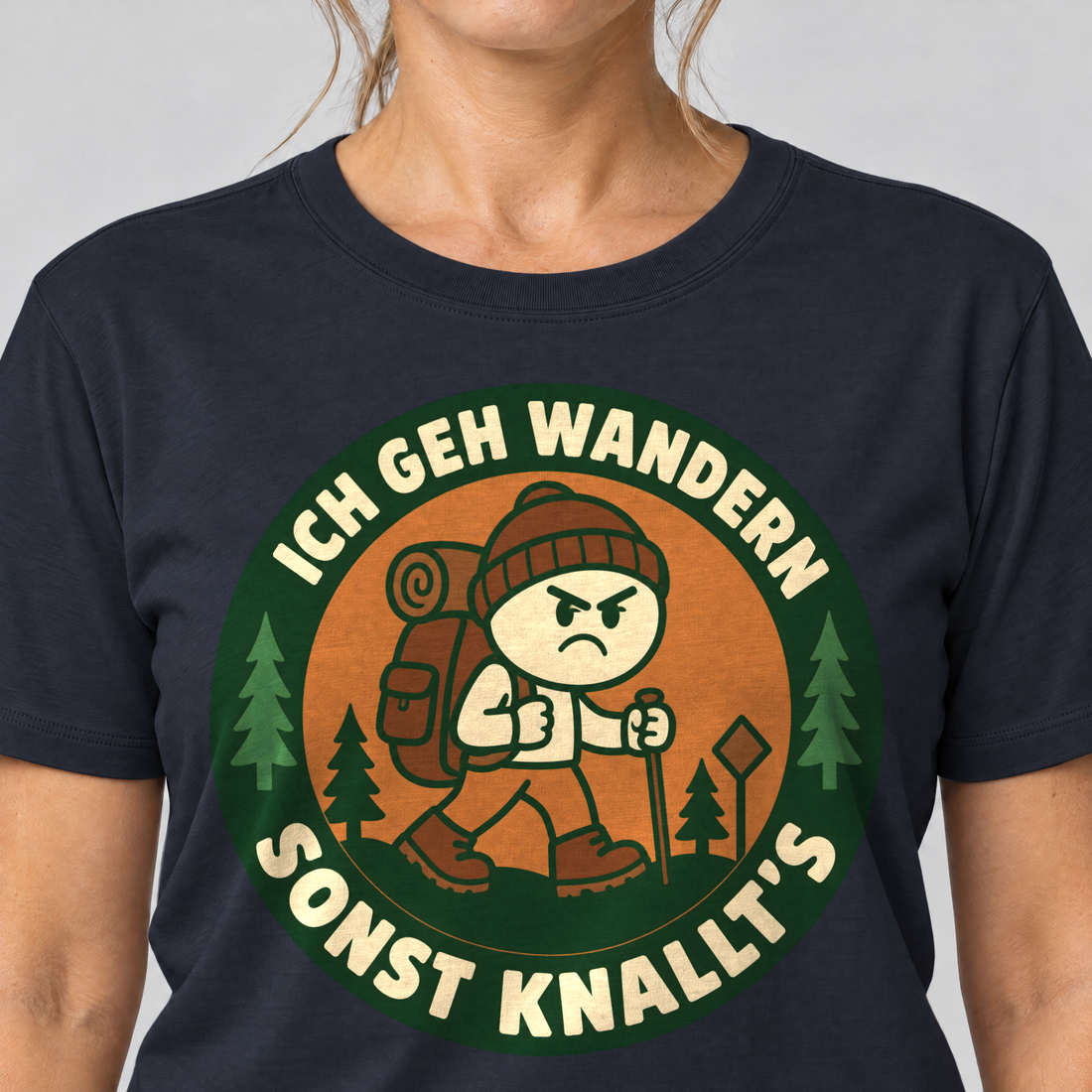 Nahaufnahme des Drucks: Sonst knallt’s – T-Shirt Unisex in Navy, von einer Frau getragen