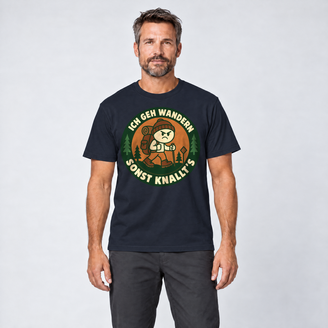 Mann trägt Sonst knallt’s – T-Shirt Unisex in Navy, Ansicht von vorn