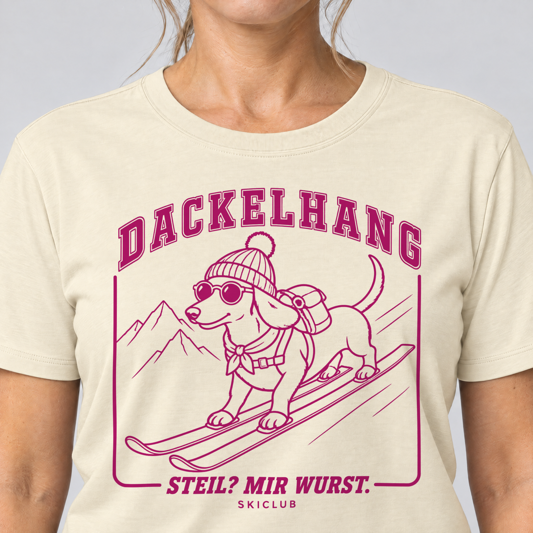 Nahaufnahme des Drucks: Steil? Mir Wurst. – T-Shirt Unisex in Natur, von einer Frau getragen