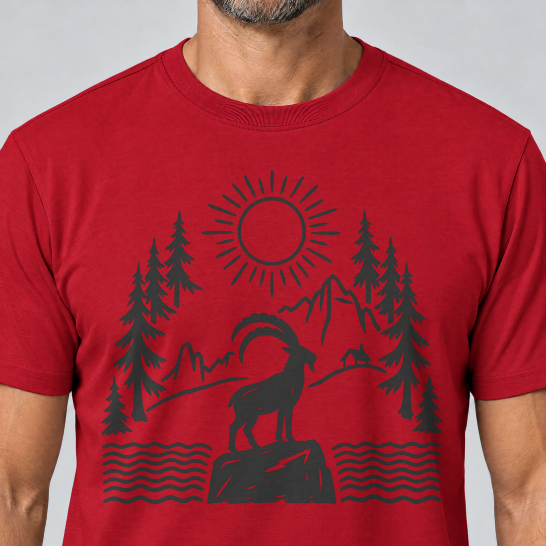 Nahaufnahme des Drucks: Steinbock am Bergsee – T-Shirt Unisex in Rot, von einem Mann getragen
