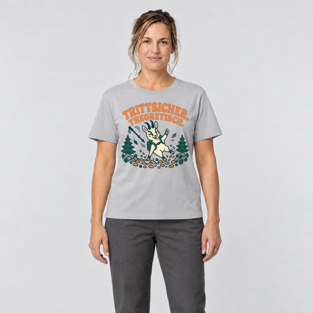 Frau trägt Trittsicher. Theoretisch. – T-Shirt Unisex in Hellgrau, Ansicht von vorn