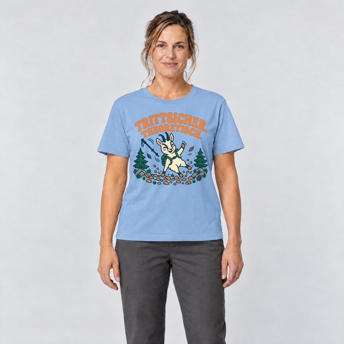 Frau trägt Trittsicher. Theoretisch. – T-Shirt Unisex in Himmelblau, Ansicht von vorn