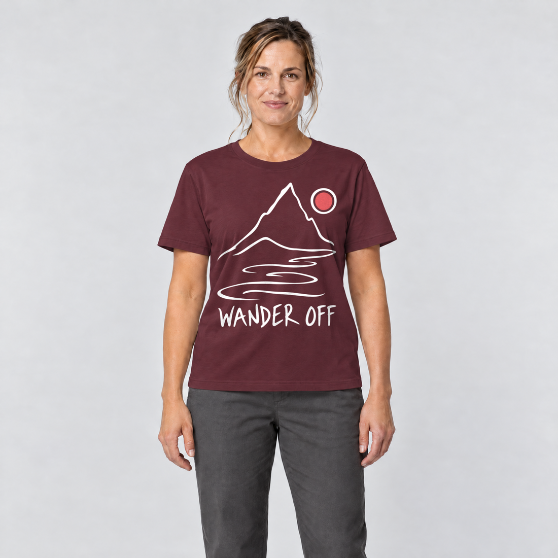 Frau trägt Wander off – T-Shirt Unisex in Bordeaux, Ansicht von vorn
