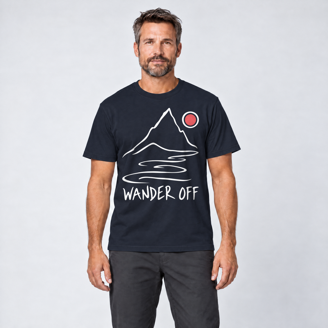 Mann trägt Wander off – T-Shirt Unisex in Navy, Ansicht von vorn