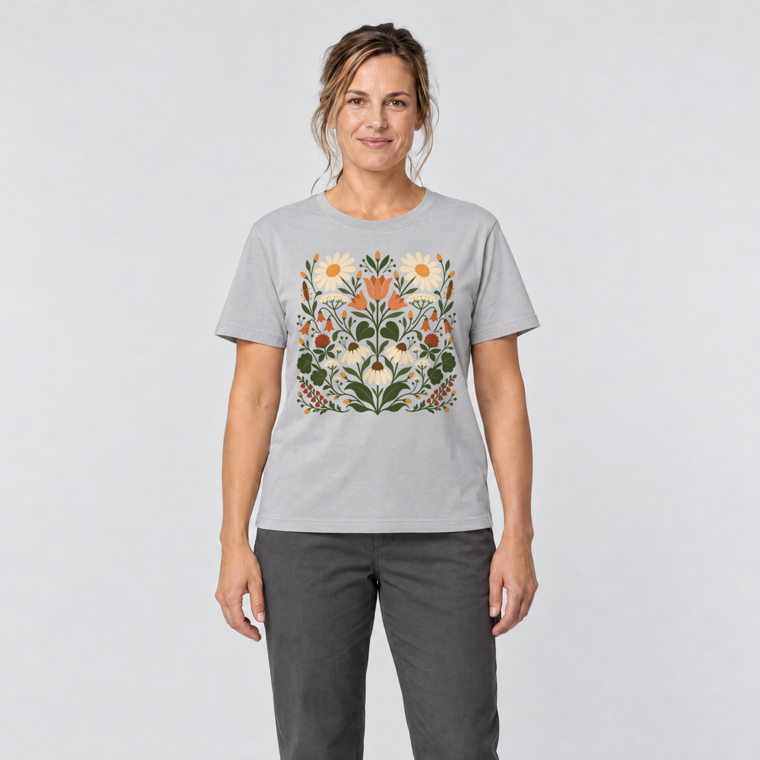 Frau trägt Wiesenblumenstrauß – T-Shirt Unisex in Hellgrau, Ansicht von vorn