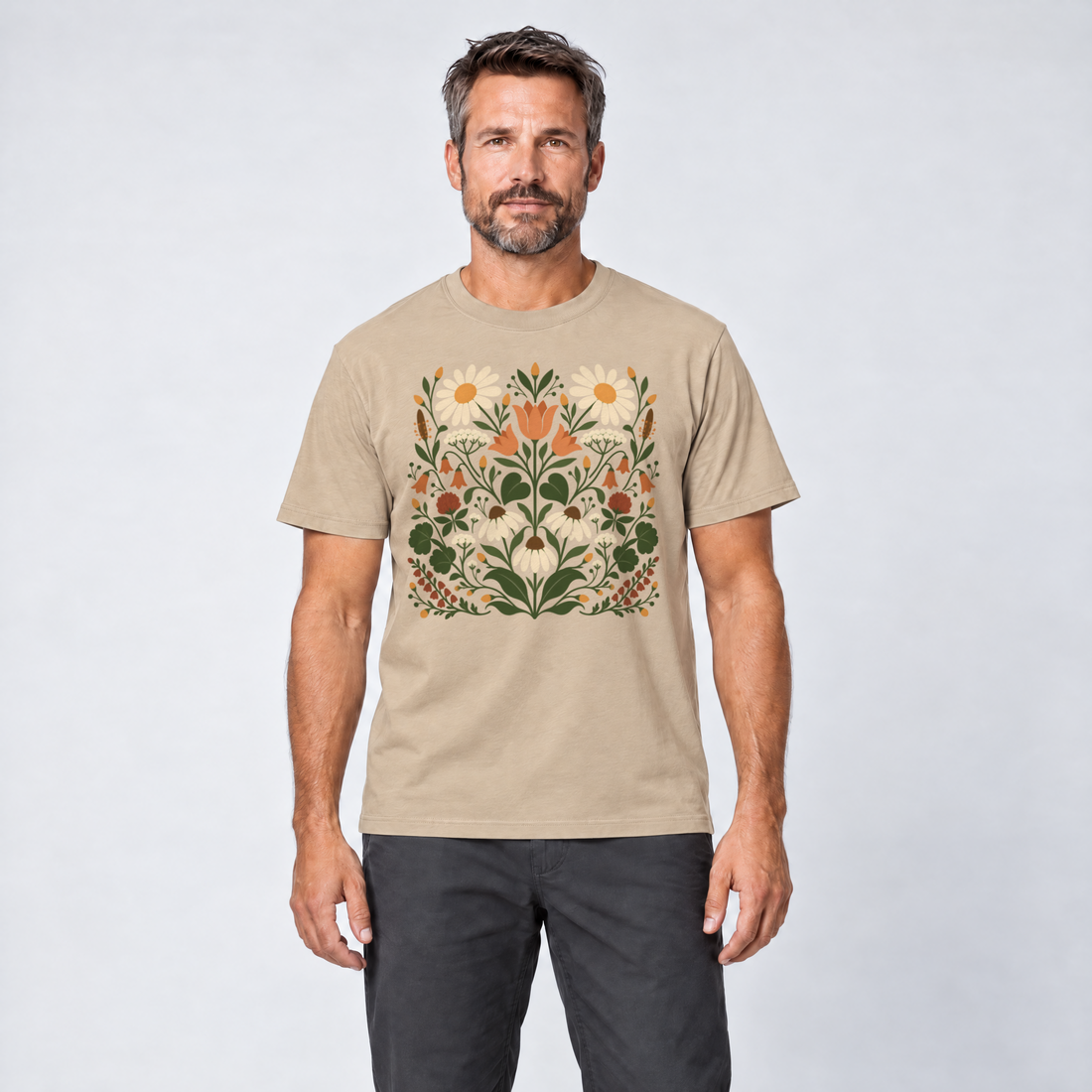 Mann trägt Wiesenblumenstrauß – T-Shirt Unisex in Sand, Ansicht von vorn