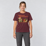 Frau trägt Wanderverein Schneckentempo – T-Shirt Unisex in Bordeaux, Ansicht von vorn